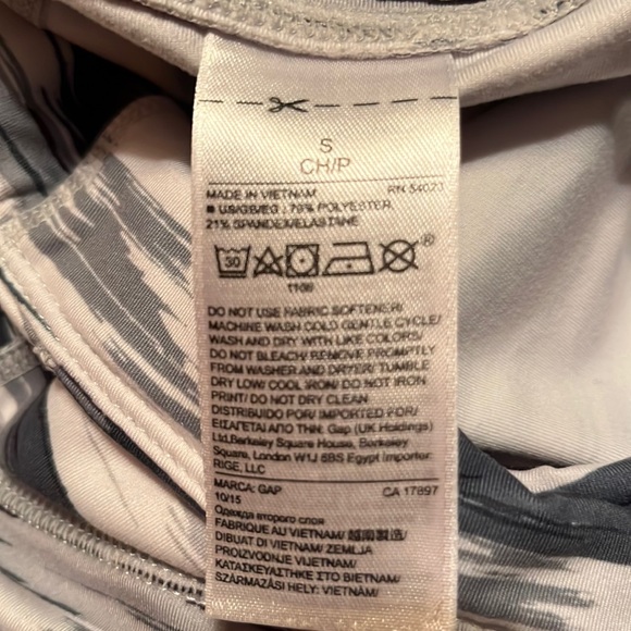 Gap fit small crops in black/white/ grey - Picture 3 of 4